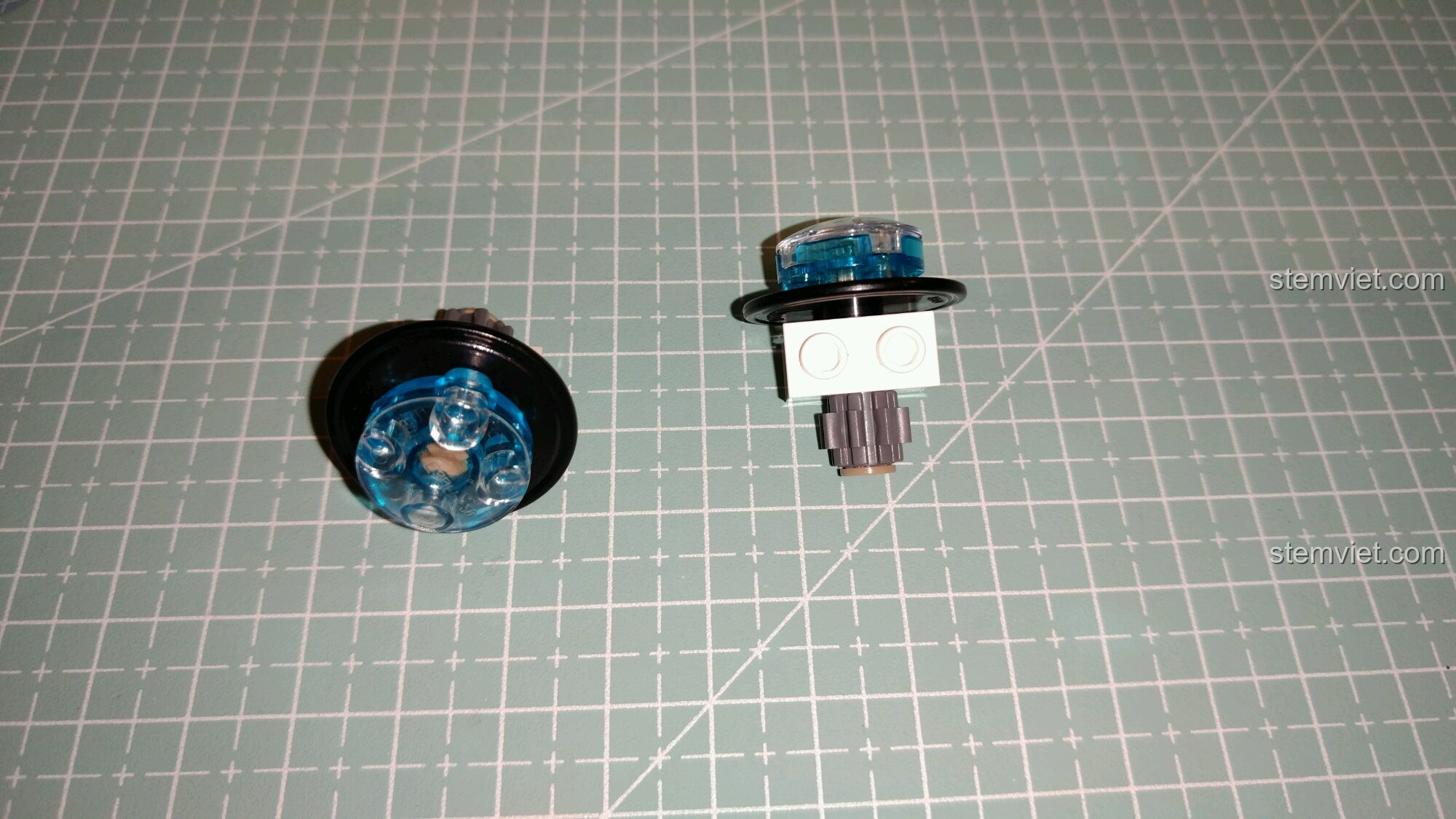 Lắp ráp cơ cấu bánh răng cho phần đầu của Robot DADA C51028.