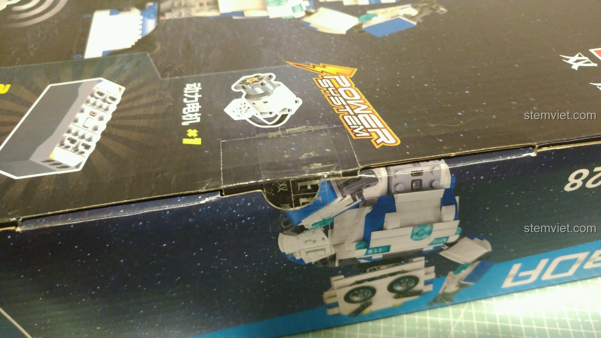 Tem niêm phong trên hộp của bộ lắp ghép CaDA C51028 Robot DADA, đảm bảo sản phẩm còn mới.