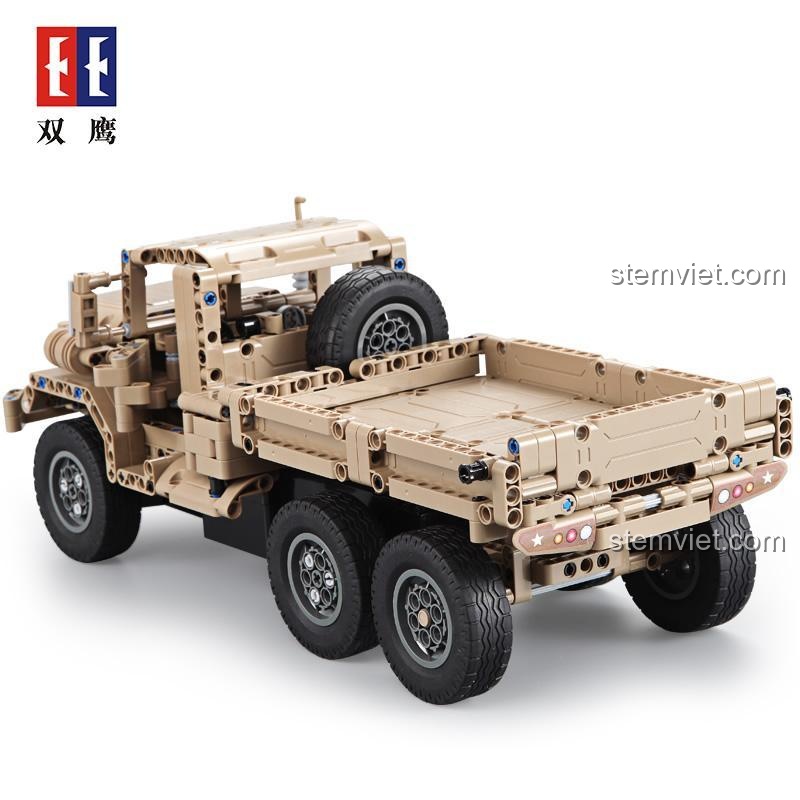 Góc nhìn cận cảnh đồ chơi mô hình Xe Tải Quân Sự C51042, thể hiện các chi tiết Technic tinh xảo.