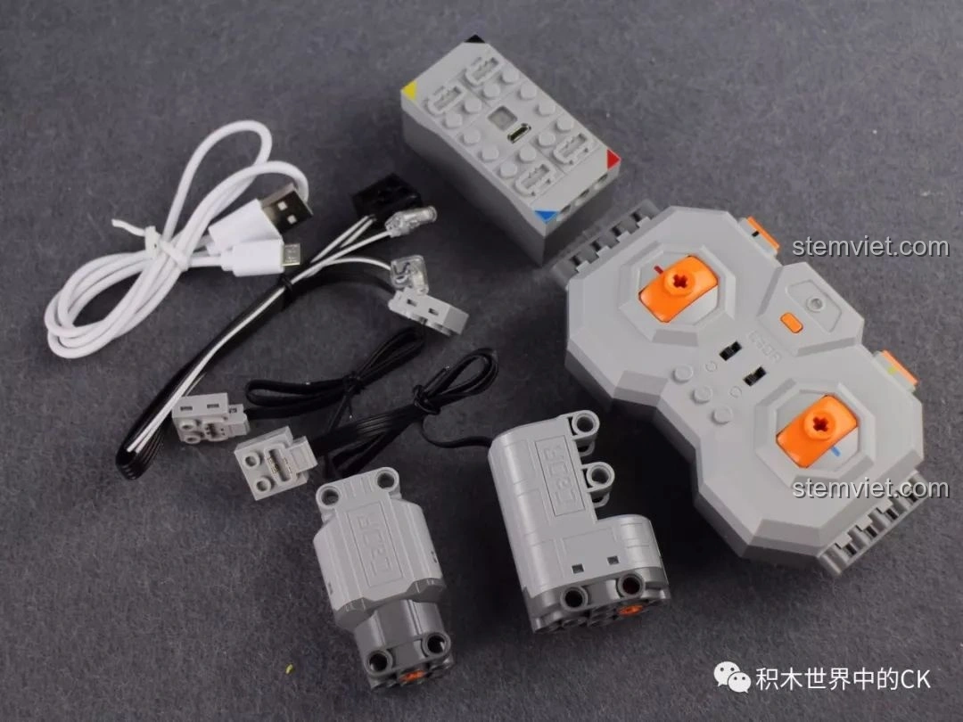 Các bộ phận điện tử của CaDA C51043: 2 động cơ, bộ thu phát, hộp pin sạc, dây đèn LED và điều khiển từ xa.