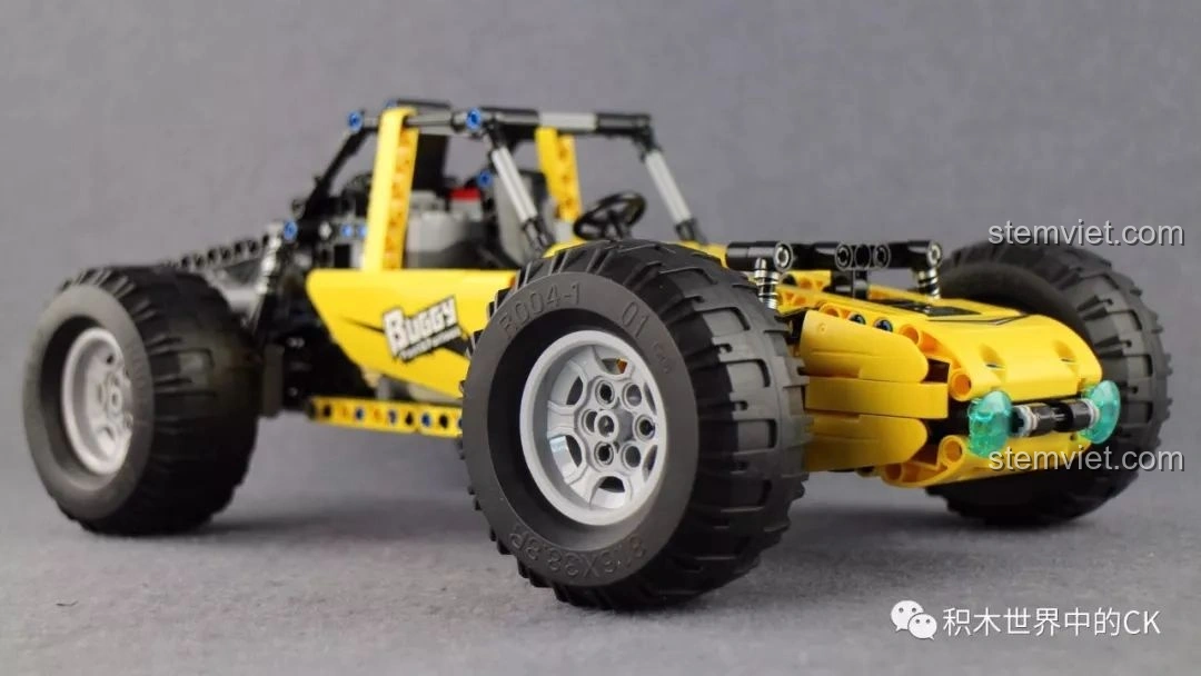 Cận cảnh phần đầu xe CaDA C51043 Xe Buggy Địa Hình, hiển thị đèn pha LED và hệ thống treo trước.