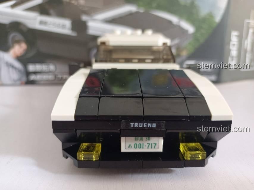 Mô hình CaDA C55014 Toyota AE86 với đèn pha mở, bộ lắp ráp xe Initial D, thể hiện tính năng độc đáo, đồ chơi mô hình sáng tạo cho bé trai.