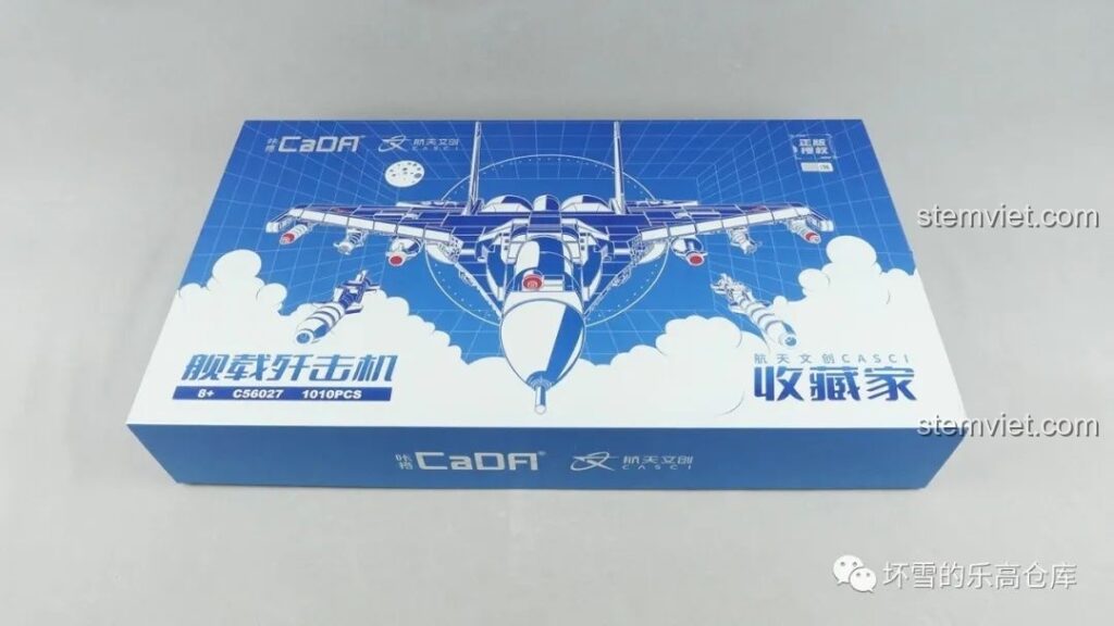 Hộp đồ chơi lắp ráp CaDA C56027 Máy bay tiêm kích hạm J-15 với thiết kế ấn tượng, hứa hẹn trải nghiệm lắp ráp đỉnh cao.