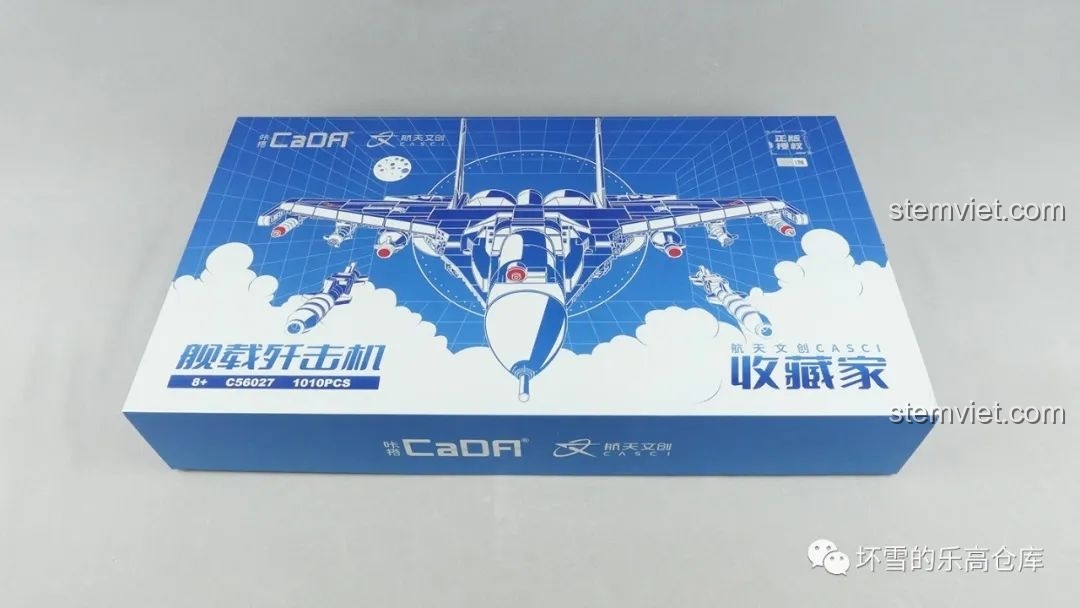 Hộp đồ chơi lắp ráp CaDA C56027 Máy bay tiêm kích hạm J-15 với thiết kế ấn tượng, hứa hẹn trải nghiệm lắp ráp đỉnh cao.