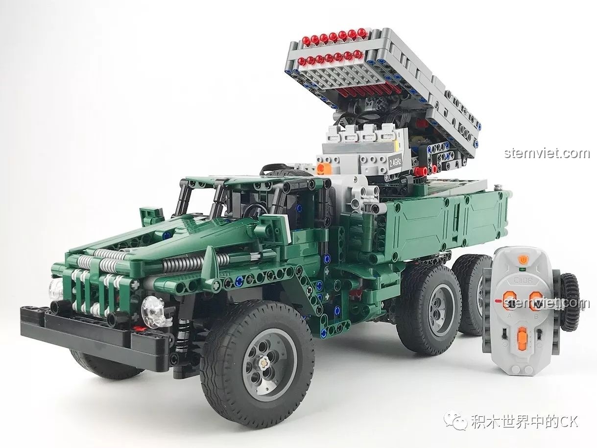 Cận cảnh phần cabin xe của CaDA C61002 BM-21 Combat Vehicle.