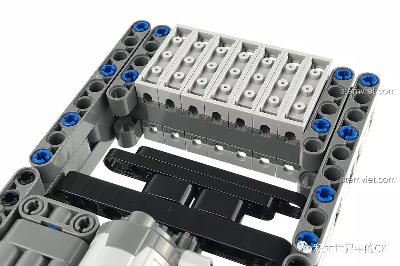 Khả năng đánh lái và hệ thống treo của CaDA C61002 BM-21 Combat Vehicle.