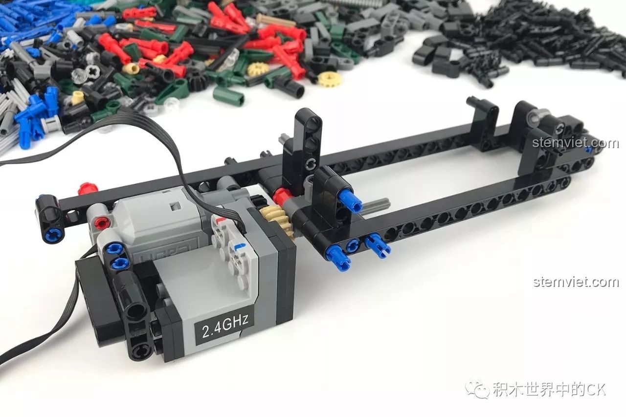 Cận cảnh các chi tiết lắp ráp của CaDA C61002 BM-21 Combat Vehicle.