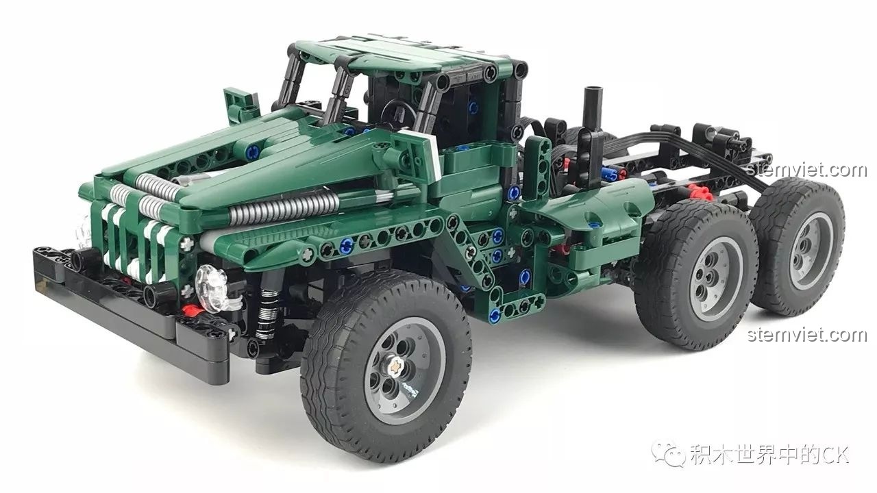 Cận cảnh các chi tiết của hệ thống phóng tên lửa trên CaDA C61002 BM-21 Combat Vehicle.