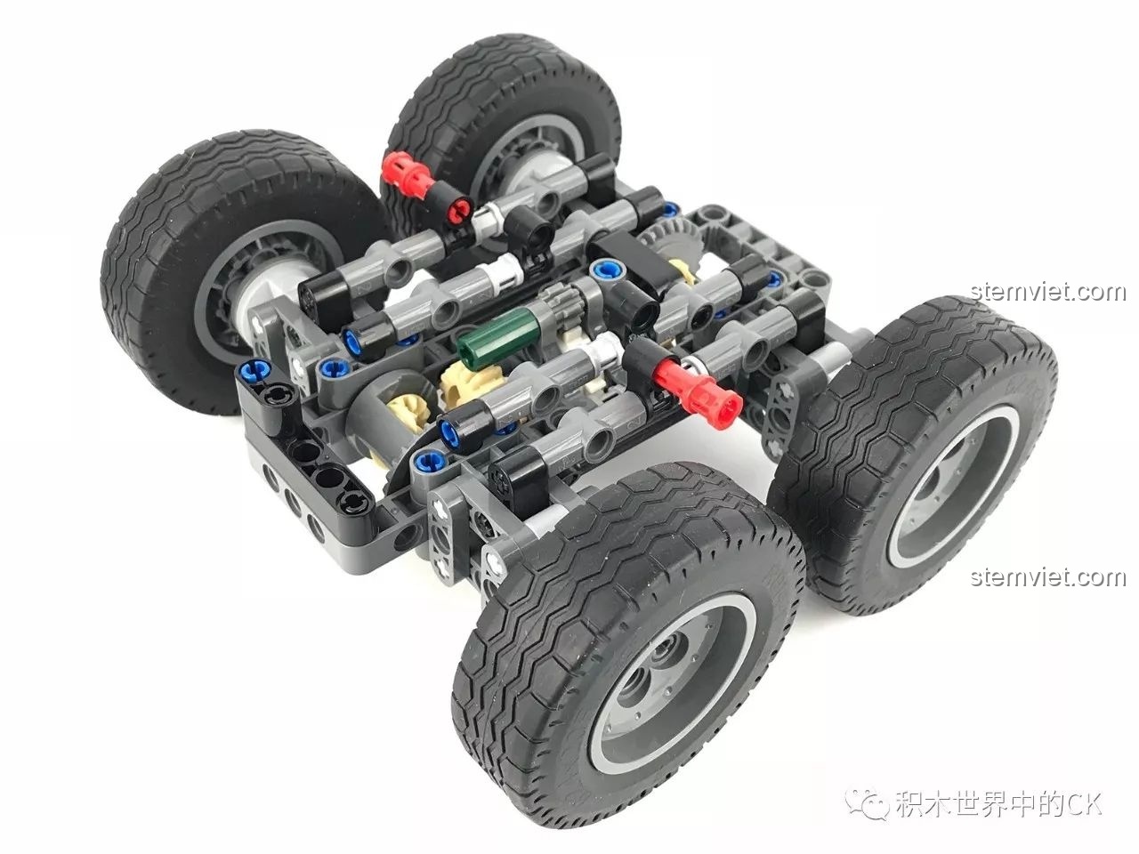 Lắp ráp phần thùng xe và hệ thống phóng tên lửa của CaDA C61002 BM-21 Combat Vehicle.