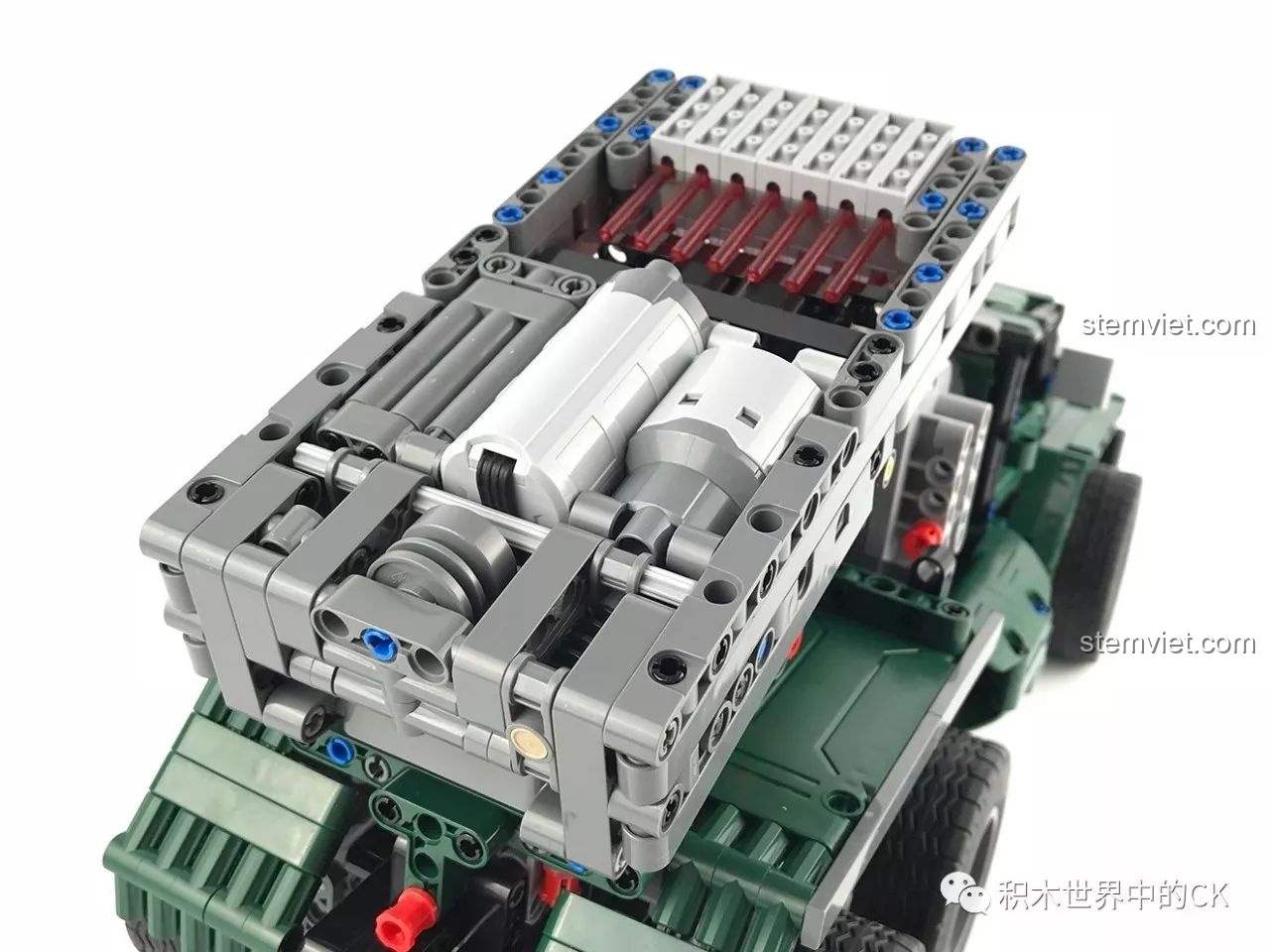 Toàn cảnh CaDA C61002 BM-21 Combat Vehicle từ trên xuống.