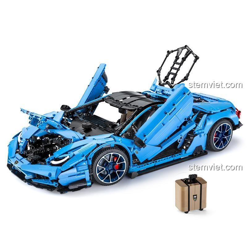 Đồ chơi lắp ghép Siêu bò Lamborghini Centenario CaDA với cửa cắt kéo đang mở và vali hành lý đi kèm, một tính năng độc đáo của bộ mô hình.