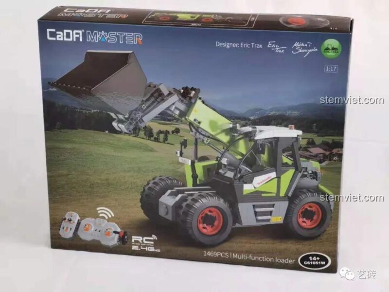 Hộp sản phẩm đồ chơi mô hình CaDA C61051, hiển thị hình ảnh Xe Nâng Gắp Đa Năng, bộ điều khiển RC và thông tin 1469 chi tiết.