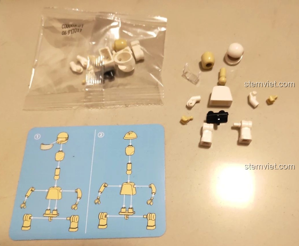 Các bộ phận của minifigure phi công trong bộ xếp hình CaDA C61076 Máy bay V-280 Valor, với khớp cổ, tay và chân linh hoạt, tạo dáng đa dạng.