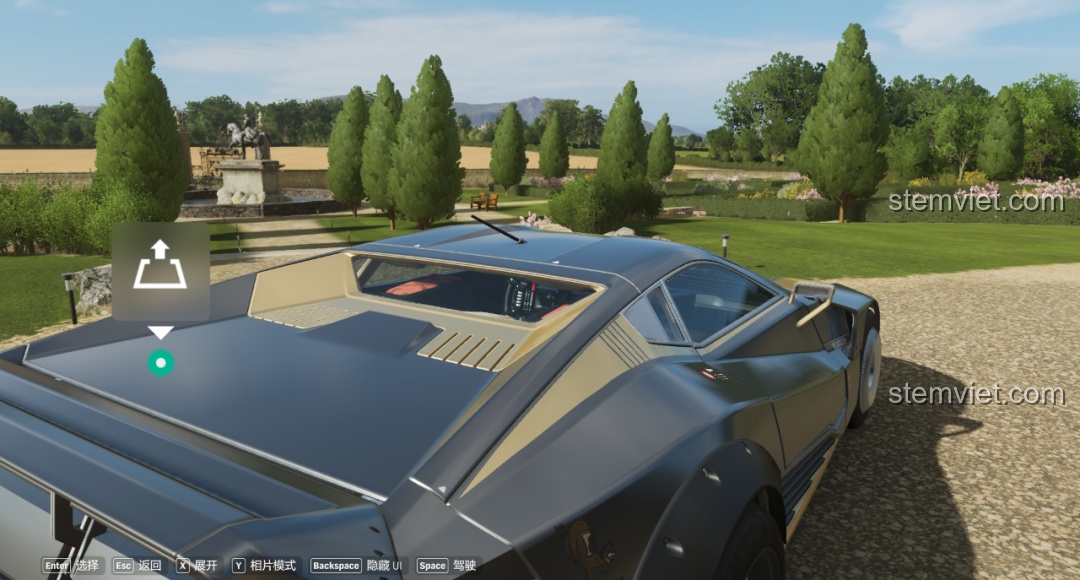 Chiếc xe CaDA C63001 Cyber Turbo-V Cyber Night đã hoàn thiện, khoang động cơ mở.