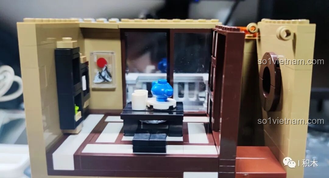 Chi tiết máy bán hàng tự động màu đỏ của mô hình CaDA C66010