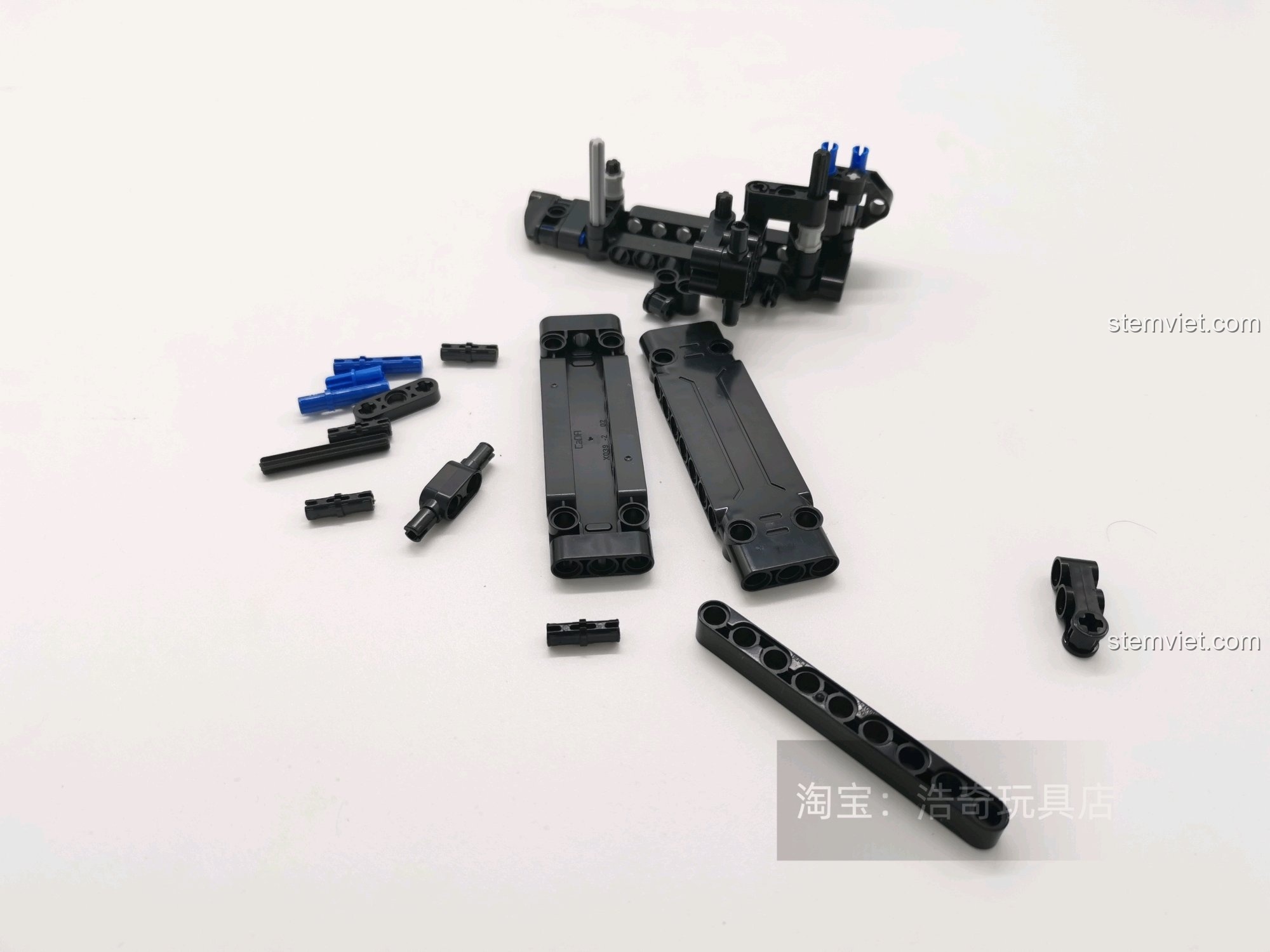 Các mảnh ghép của đồ chơi xây dựng Súng tiểu liên UZI CaDA C81008, chất liệu nhựa ABS an toàn.