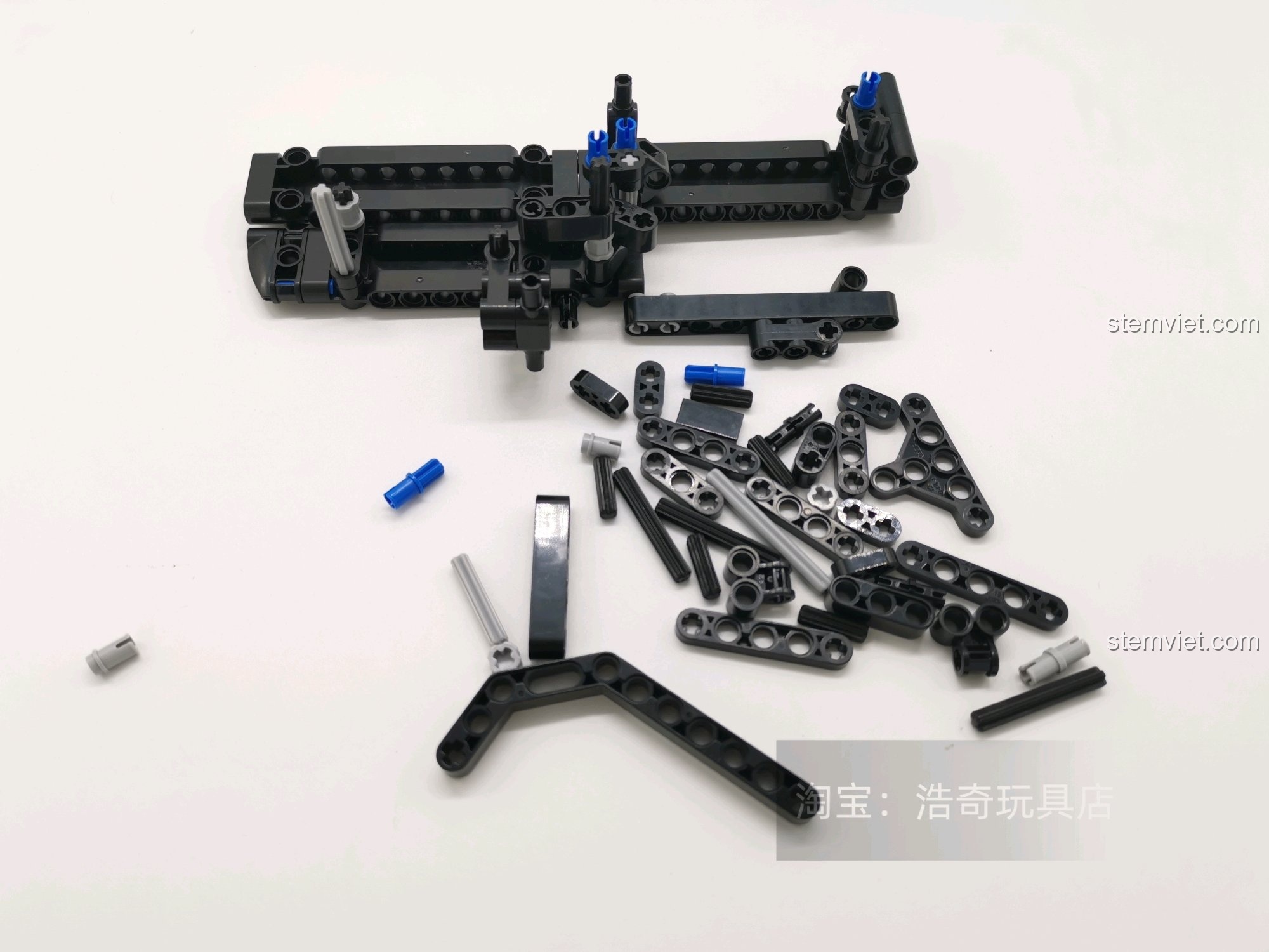 Các khối lắp ghép của mô hình súng UZI CaDA C81008, chất lượng tốt, tương thích LEGO® Technic.