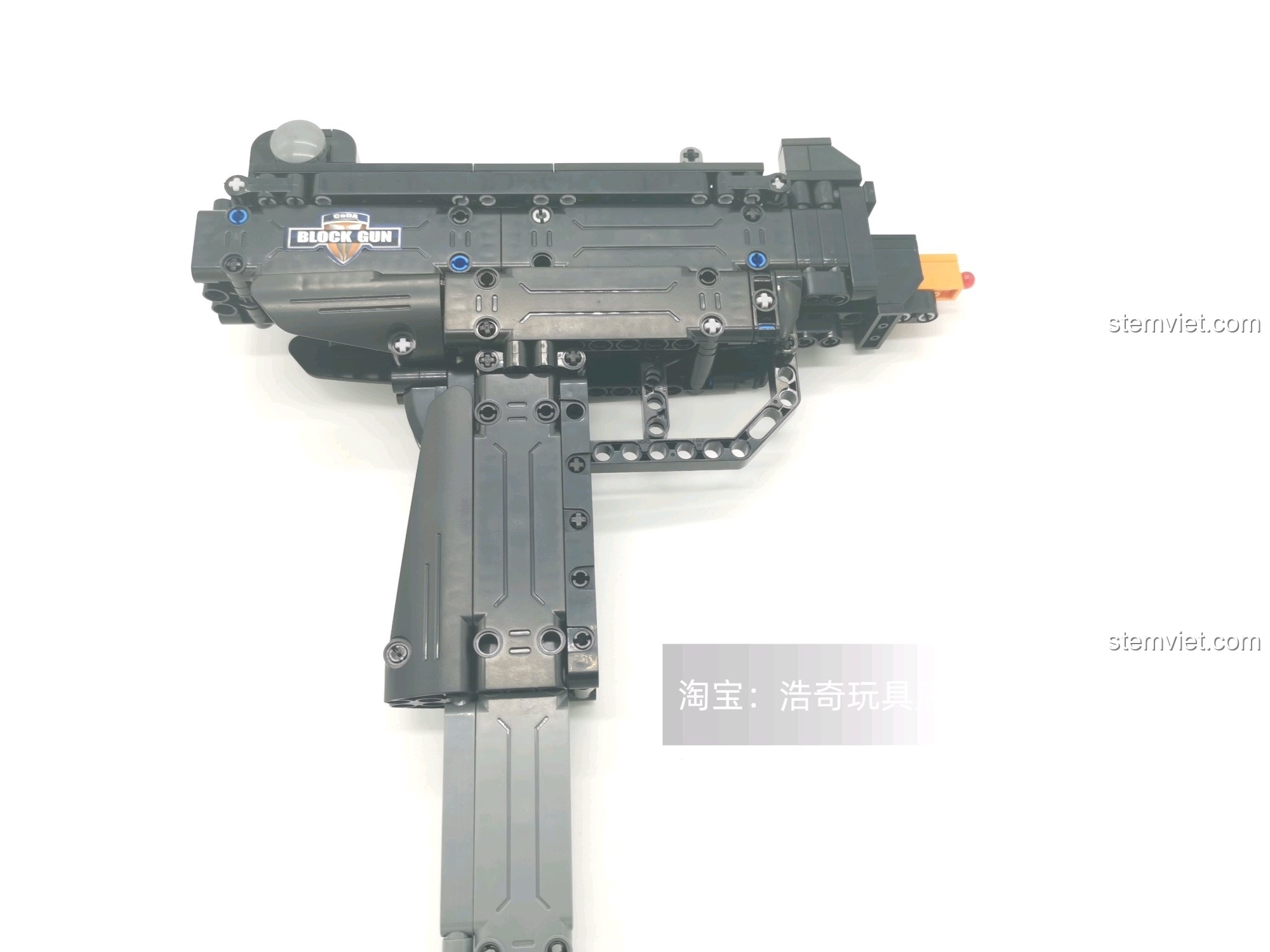 Súng tiểu liên UZI CaDA C81008 đã lắp băng đạn, sẵn sàng cho những trận chiến giả tưởng của bé.