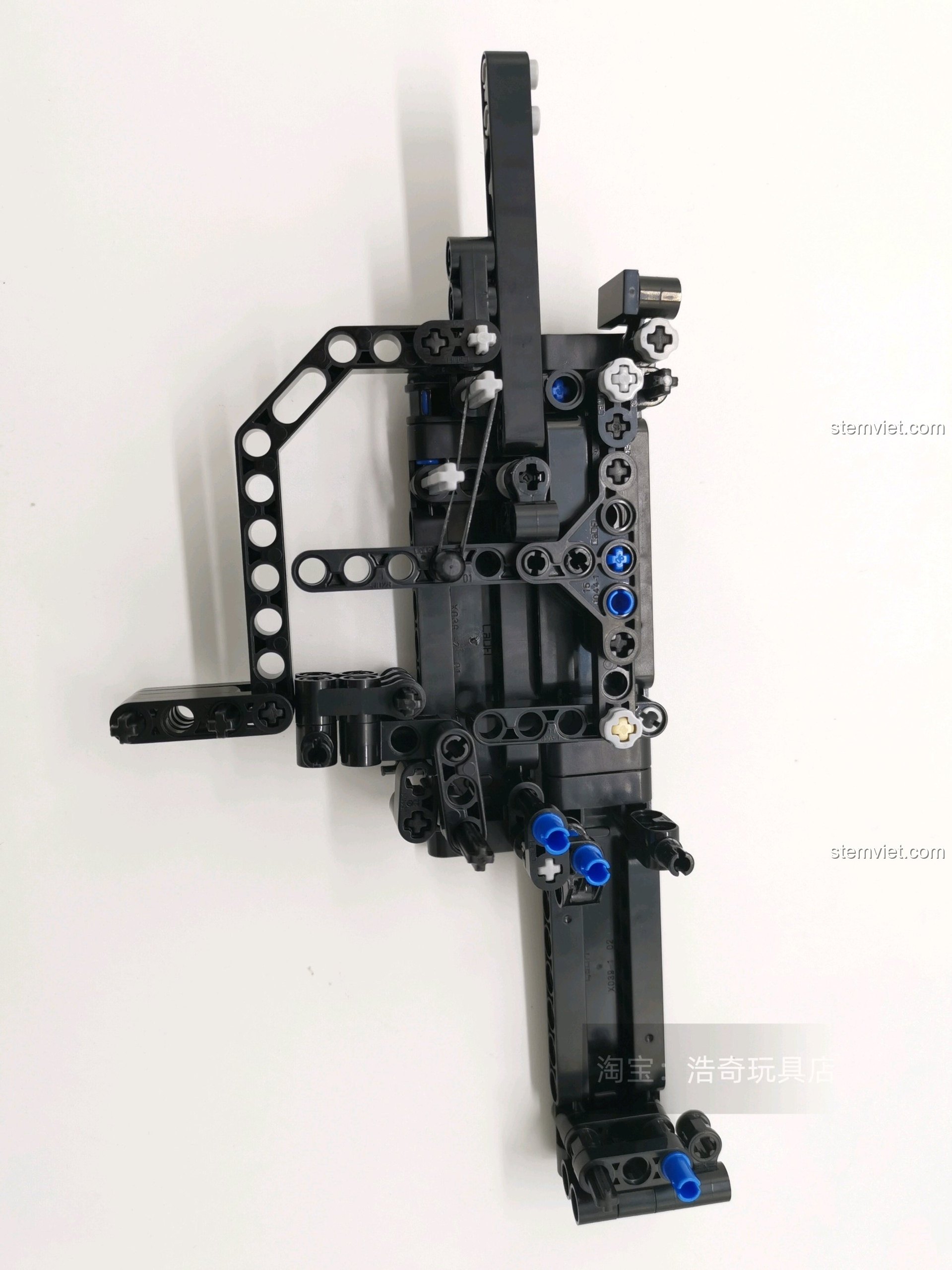 Cấu trúc bên trong của đồ chơi lắp ráp Súng UZI CaDA C81008, thể hiện tính năng bắn đạn nhựa.