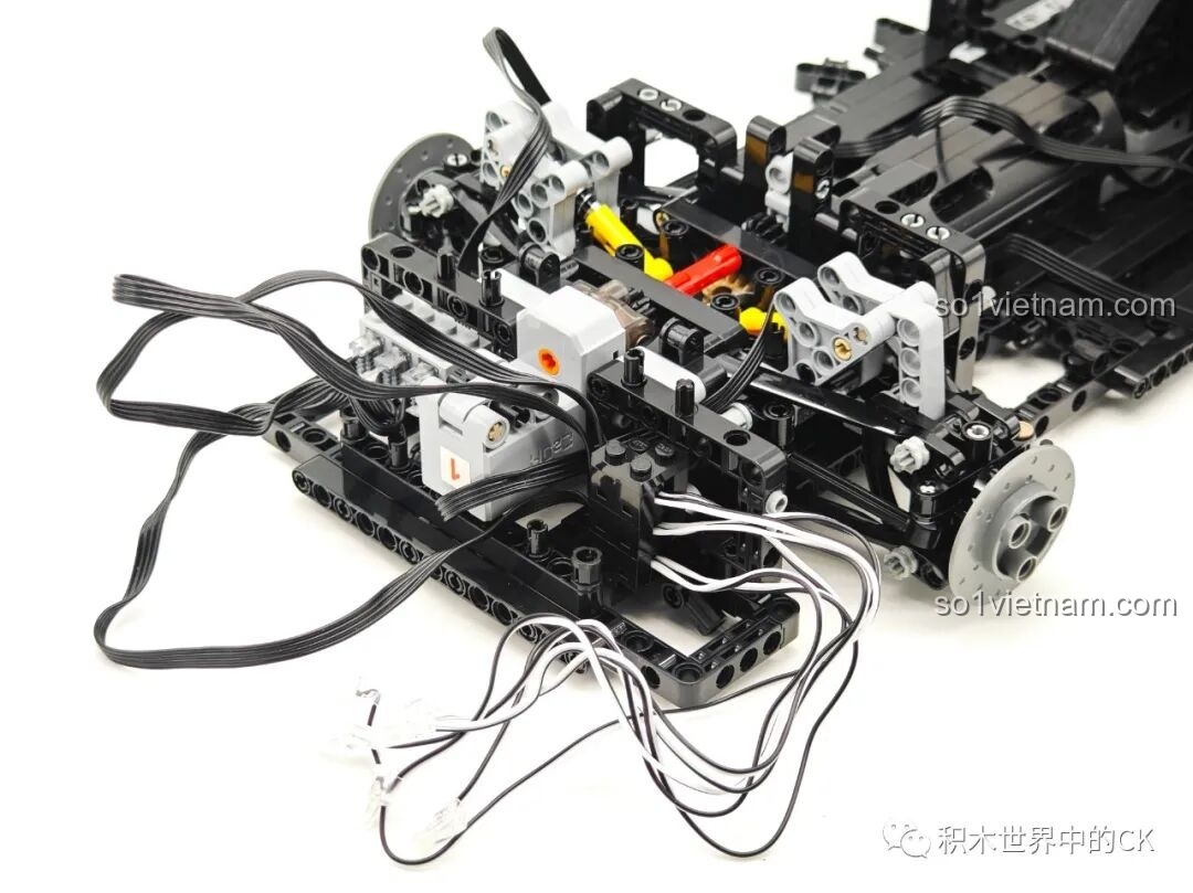 Quá trình lắp ráp bộ đồ chơi CaDA Mercedes-AMG ONE C61503