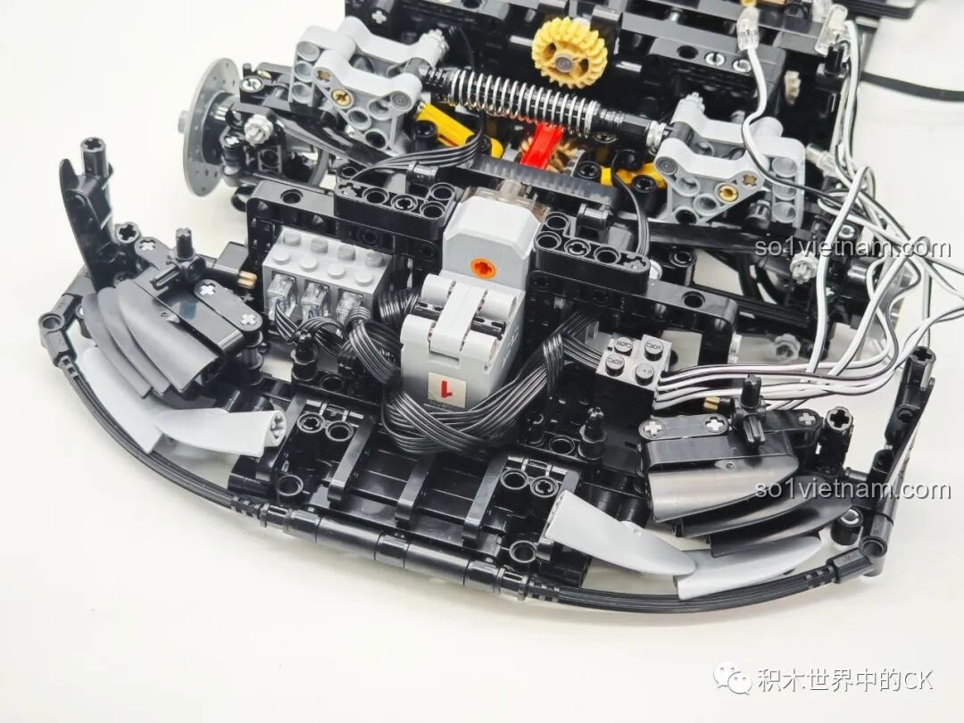 Quá trình lắp ráp bộ đồ chơi CaDA Mercedes-AMG ONE C61503