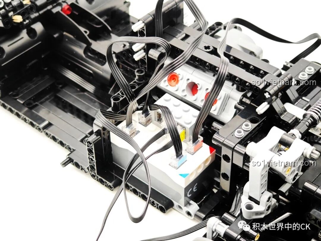 Quá trình lắp ráp bộ đồ chơi CaDA Mercedes-AMG ONE C61503