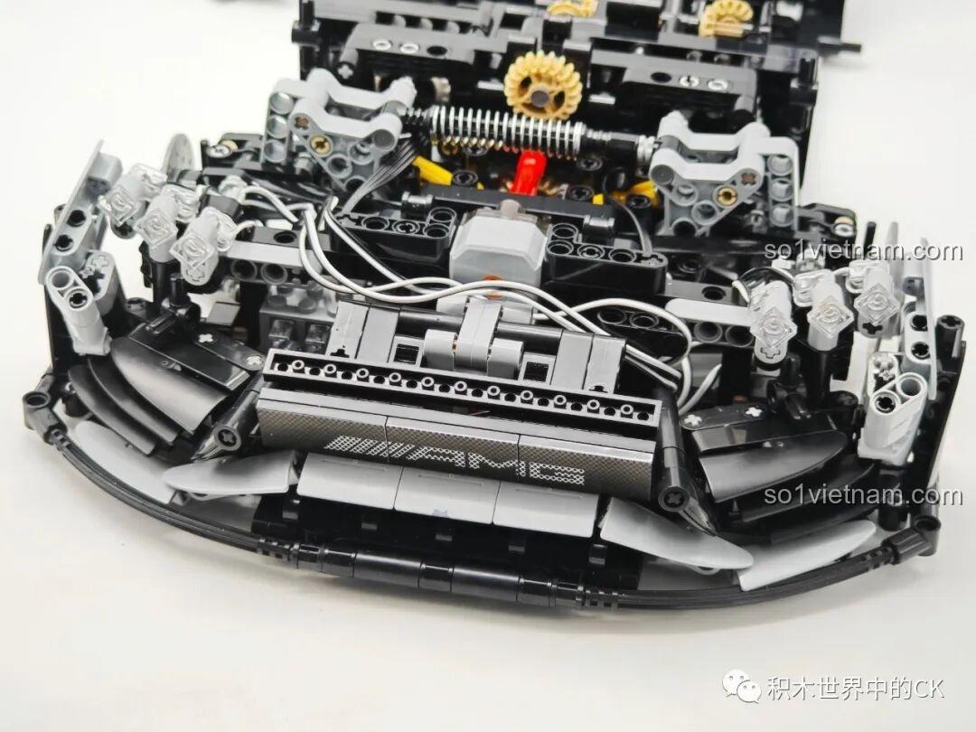 Quá trình lắp ráp bộ đồ chơi CaDA Mercedes-AMG ONE C61503