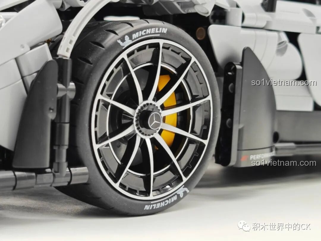 Quá trình lắp ráp bộ đồ chơi CaDA Mercedes-AMG ONE C61503