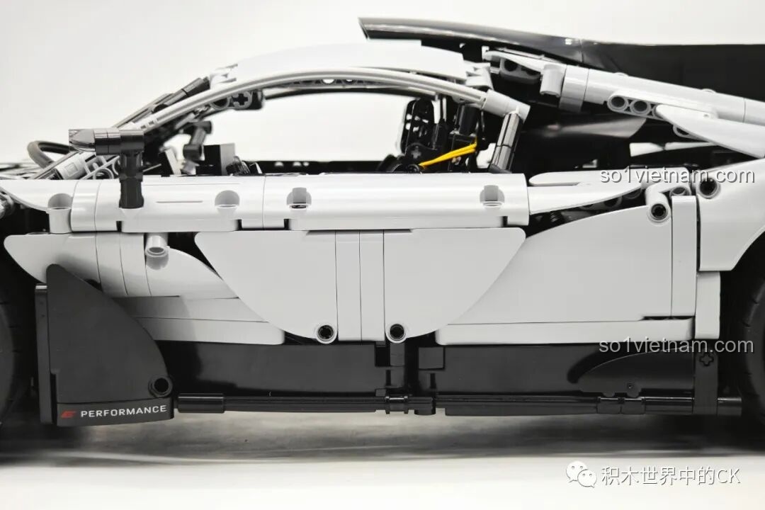 Quá trình lắp ráp bộ đồ chơi CaDA Mercedes-AMG ONE C61503