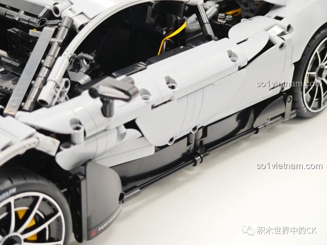 Quá trình lắp ráp bộ đồ chơi CaDA Mercedes-AMG ONE C61503