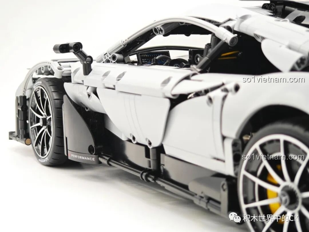 Quá trình lắp ráp bộ đồ chơi CaDA Mercedes-AMG ONE C61503