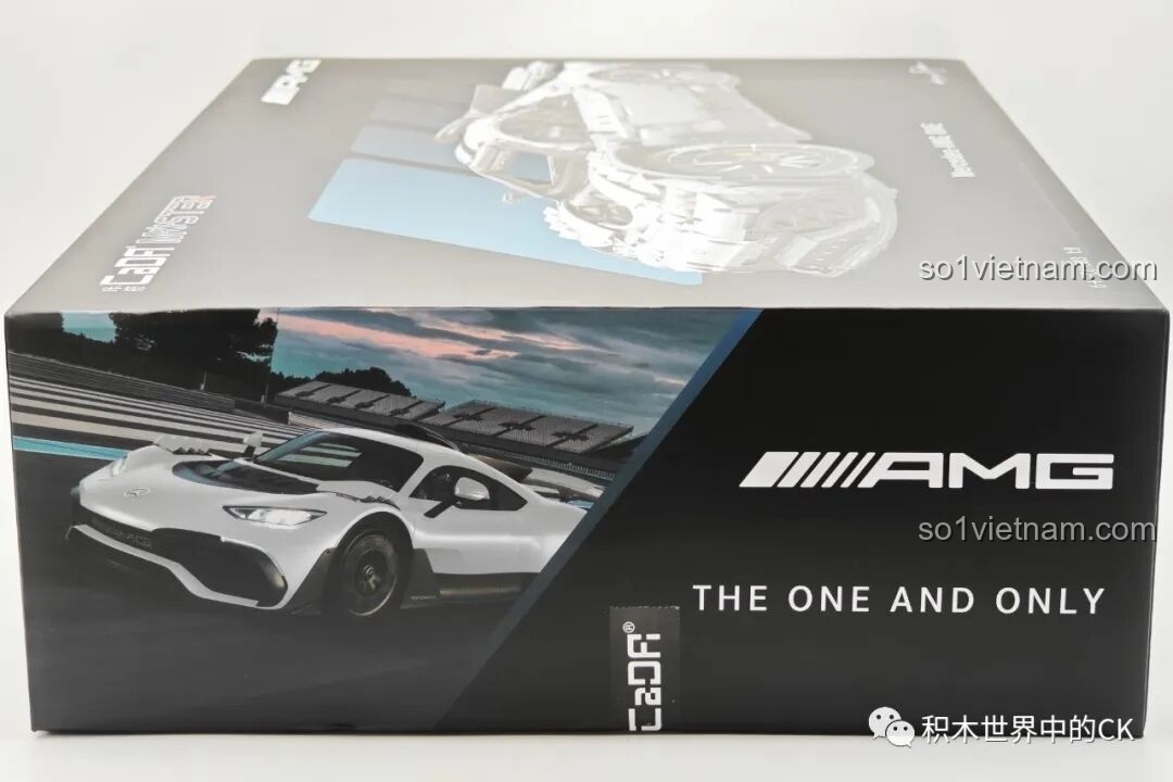 Cận cảnh hộp CaDA Mercedes-AMG ONE C61503 với hình ảnh siêu xe trên đường đua