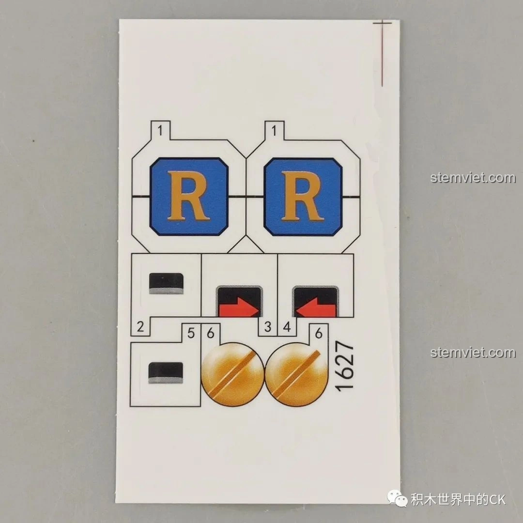 Tấm decal với các chi tiết chữ 