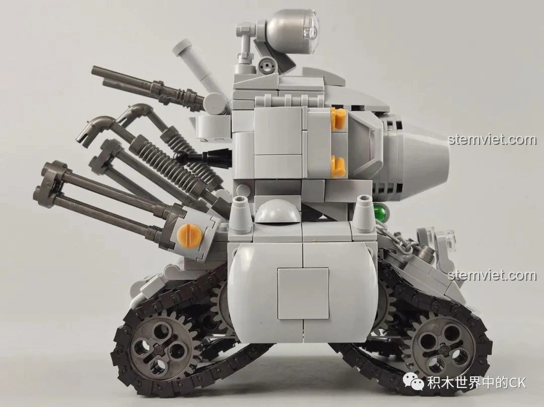 Góc nhìn bên hông khác của mô hình xe tăng SV-001/II Hợp Kim Đầu Metal Slug 2, bộ CaDA SY 1627.