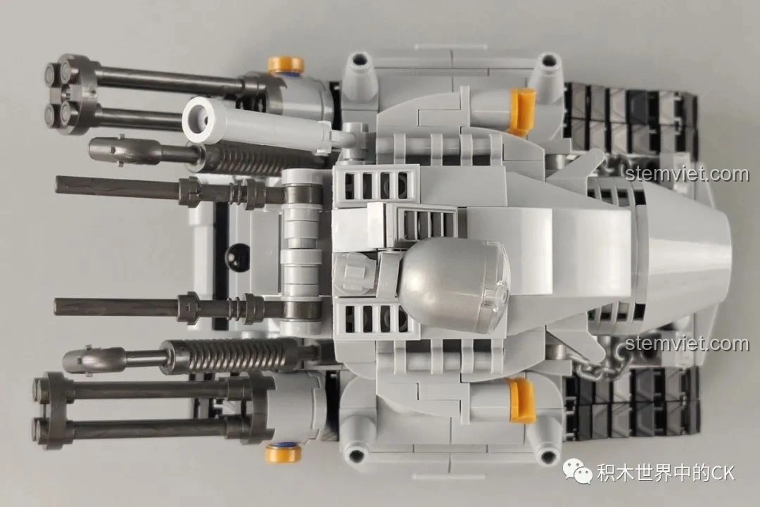 Góc nhìn từ trên xuống của mô hình xe tăng SV-001/II Hợp Kim Đầu Metal Slug 2, bộ CaDA SY 1627.