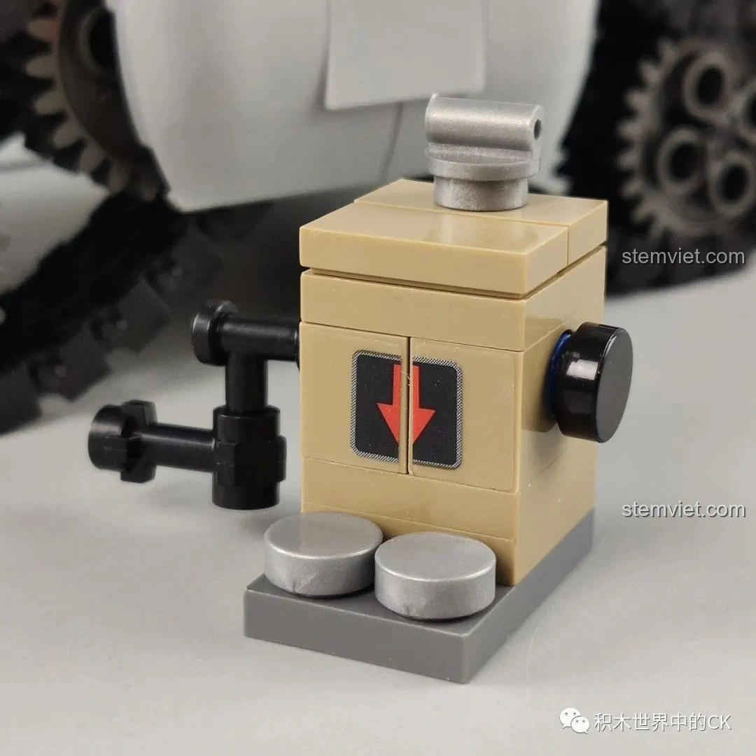 Mô hình thùng tiếp tế với biểu tượng mũi tên xuống, phụ kiện của bộ CaDA SY 1627 Xe tăng Metal Slug 2.