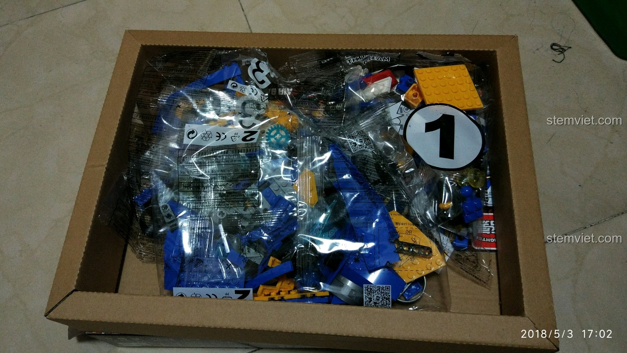 Các túi mảnh ghép bên trong hộp đồ chơi Enlighten 2714, cảm nhận Enlighten 2716 Máy bay không gian