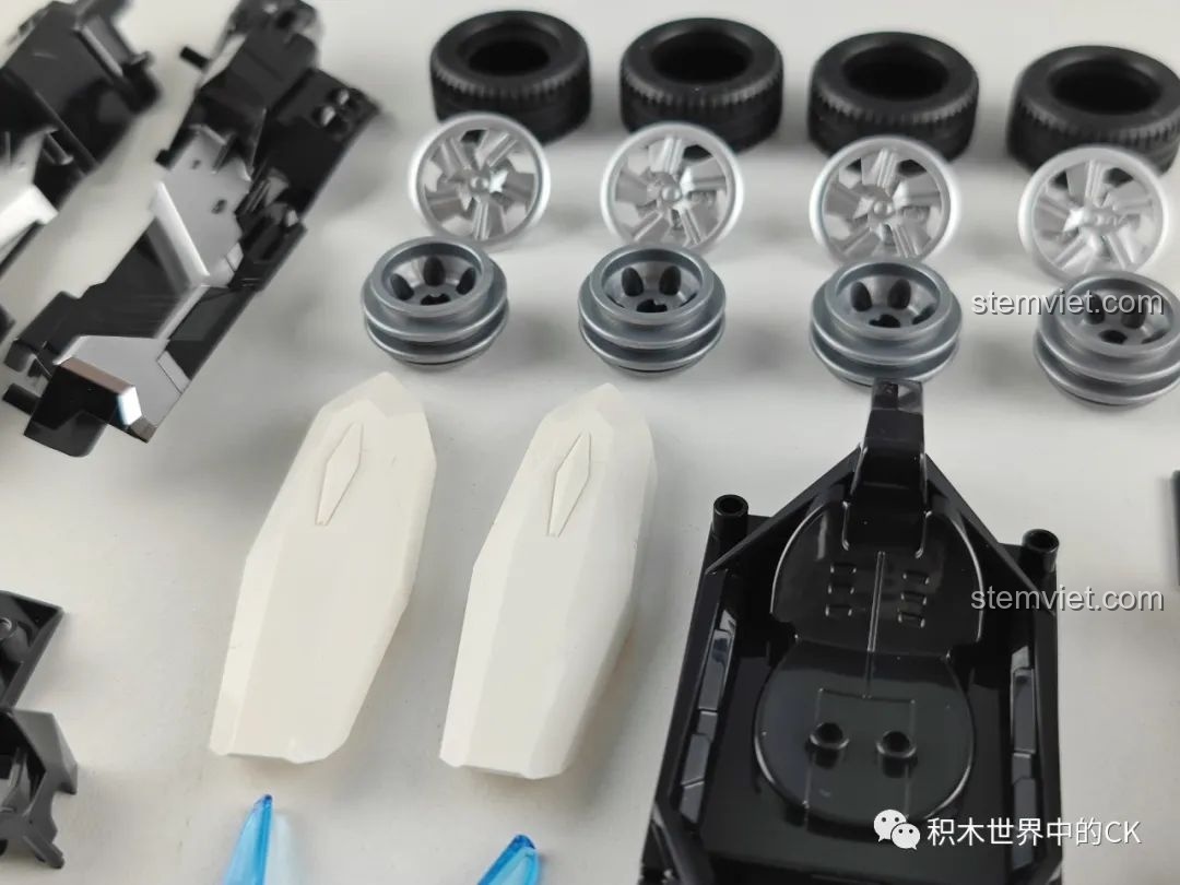 Cận cảnh các mảnh ghép của bộ lắp ghép Enlighten 74034 S-Phá Hiểu Giả, chất liệu nhựa ABS cao cấp, không ba via.