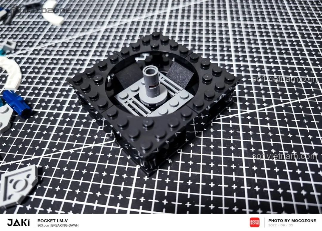 Khung đế ban đầu của bộ lắp ráp JAKI JK8501 Tên lửa Bình Minh 5, cho thấy cấu trúc vững chắc để đỡ toàn bộ tên lửa. Cảm nhận JAKI JK8501.