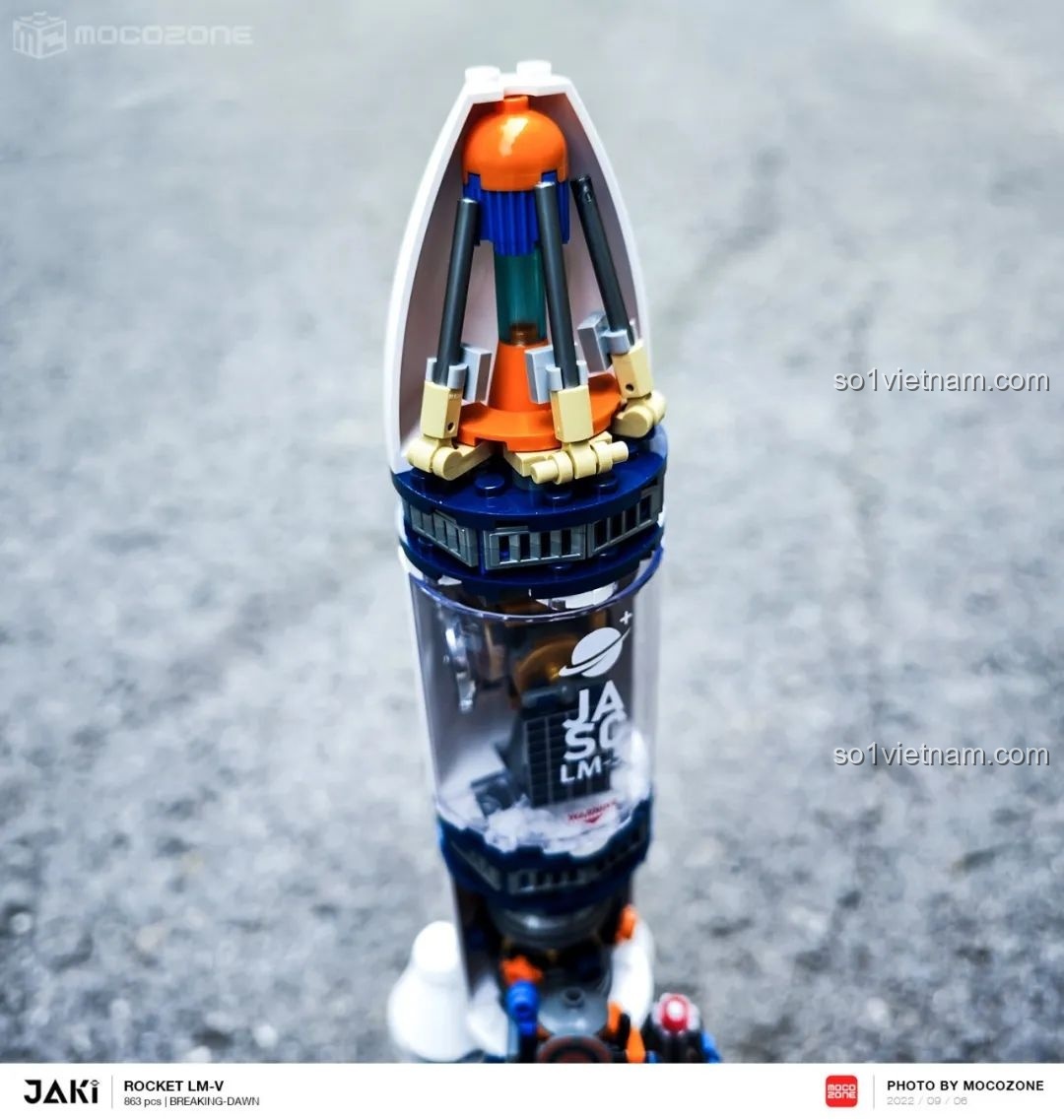 Cận cảnh thân tên lửa JAKI JK8501 Tên lửa Bình Minh 5 chụp ngoài trời, tập trung vào phần trong suốt và các chi tiết bên trong. Cảm nhận JAKI JK8501.