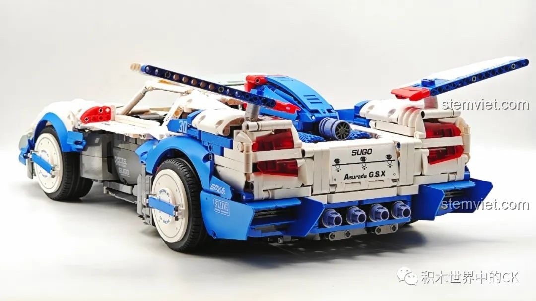 Cánh gió sau của mô hình JIESTAR 92033 có thể điều chỉnh được góc nghiêng một cách linh hoạt.