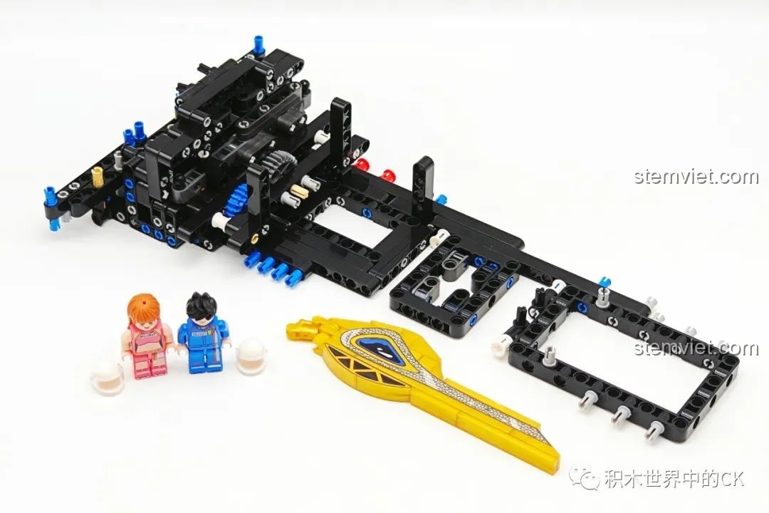 Quá trình lắp ráp khung gầm của mô hình JIESTAR 92033 Xe đua của Kazami Hayato với các chi tiết Technic.