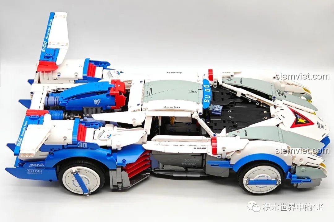 Toàn cảnh mô hình JIESTAR 92033 với cửa và cánh gió được mở, khoe trọn các chi tiết.