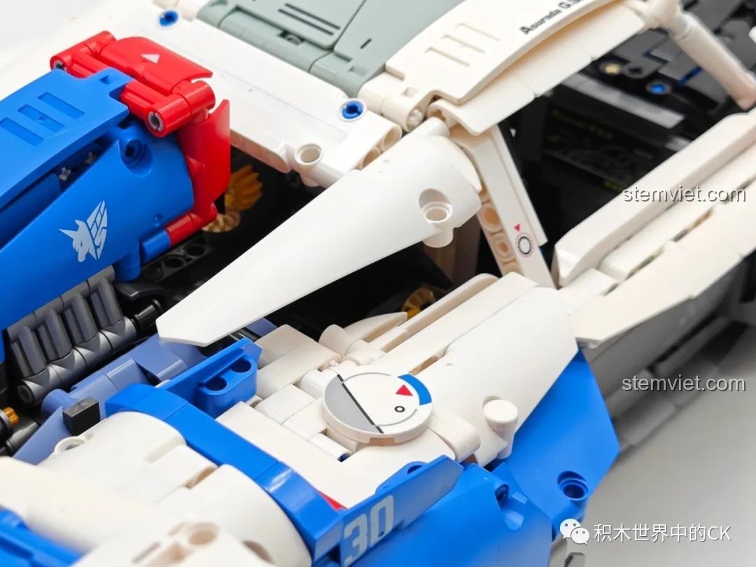 Sticker logo đội đua SUGO và nhà tài trợ trên thân xe mô hình JIESTAR 92033 Xe đua từ Future GPX Cyber Formula.