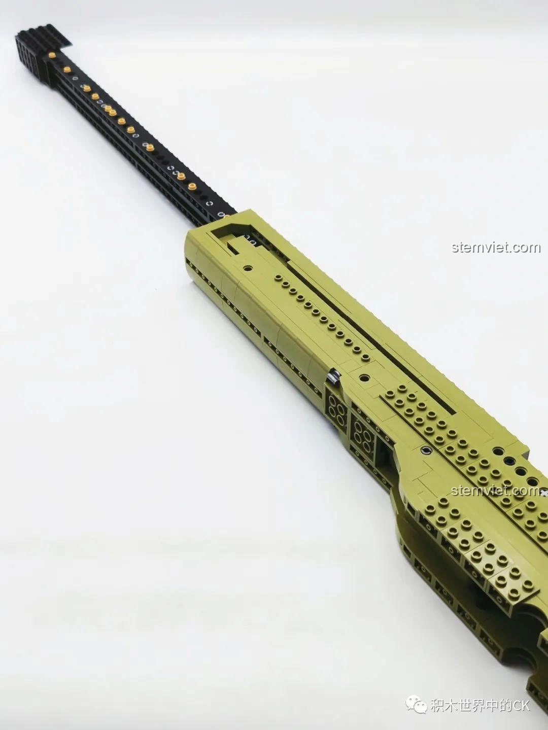 Cận cảnh phần thân trên của bộ khối lắp ghép 022, thể hiện các chi tiết nhỏ được lắp ráp tỉ mỉ.