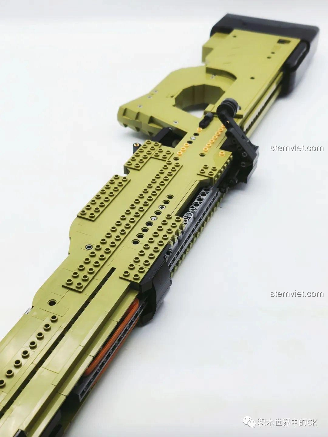 Cận cảnh phần thân súng của bộ đồ chơi lắp ghép Mô hình súng 22, với các chi tiết và đường nét được tái tạo tỉ mỉ.