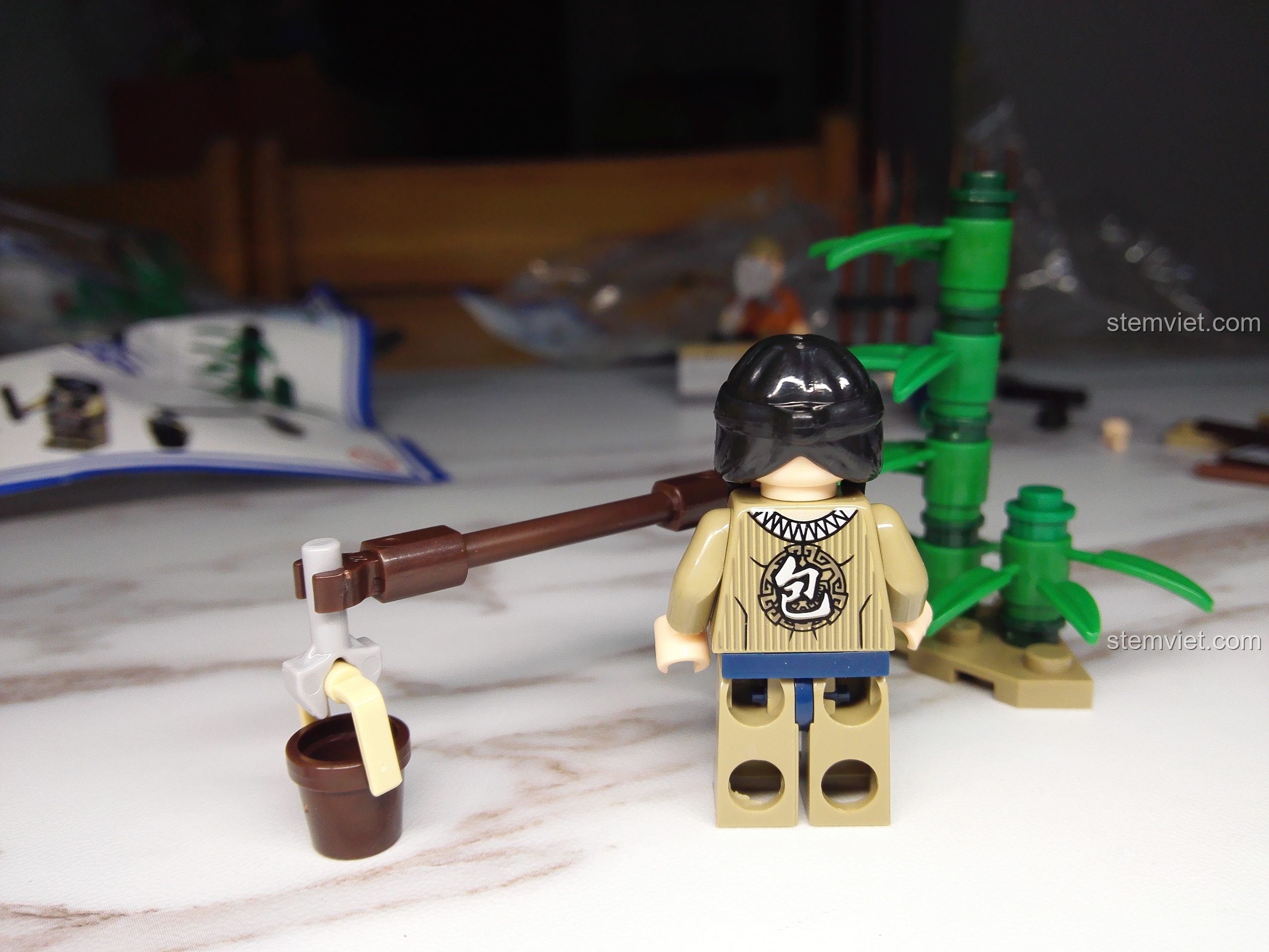 Mặt sau của minifigure Bạch Triển Đường trong bộ KAZI KY5006.