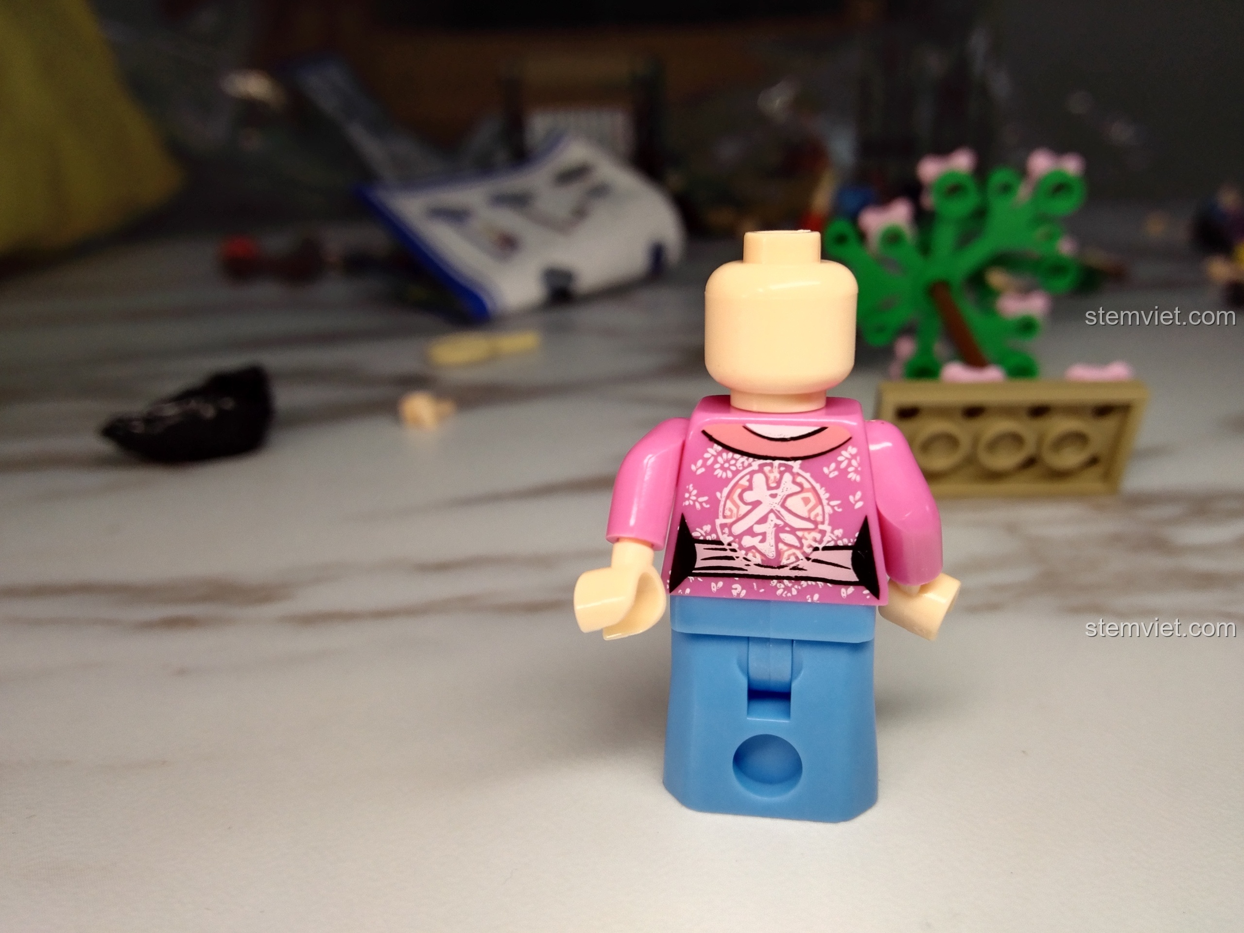 Mặt sau của minifigure Chúc Vô Song trong bộ KAZI KY5006.