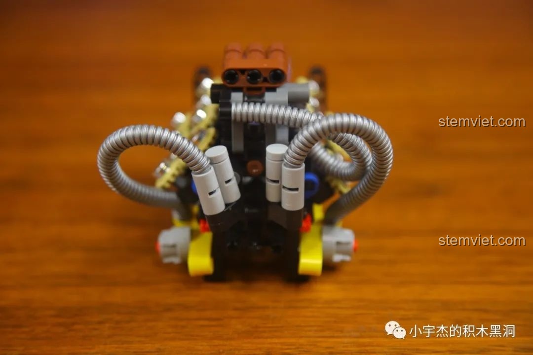 Túi chi tiết số 4 của bộ Mould King 18006 Xe Tải Kéo Nổi Loạn Hậu Tận Thế, chứa các mảnh ghép hoàn thiện.