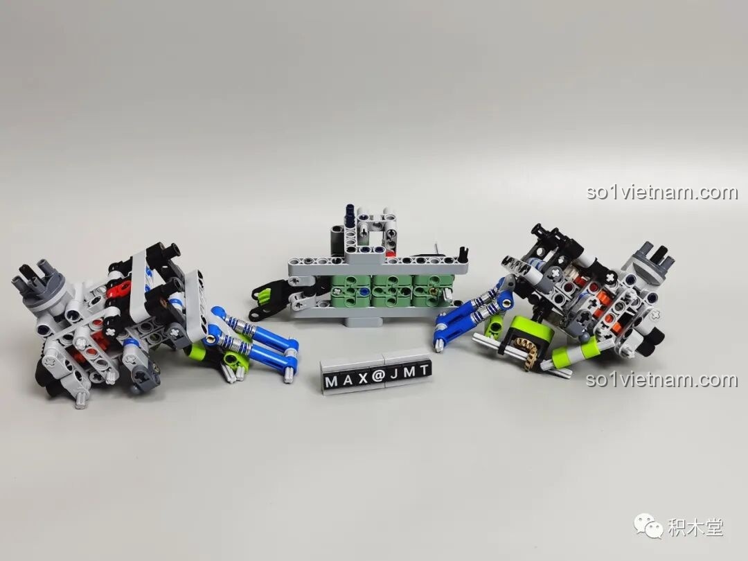 Hai ghế ngồi của PanlosBrick 673101 Ford Bronco Xe Địa Hình được lắp từ các viên gạch, có thể tháo lắp nhanh chóng.